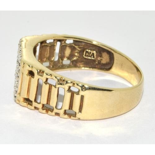 583 - 9ct gold gents Diamond signet ring size X