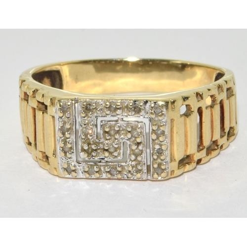 583 - 9ct gold gents Diamond signet ring size X