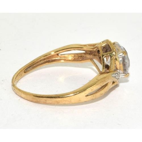 584 - 9ct Gold Twisted Shape Ring. Size L