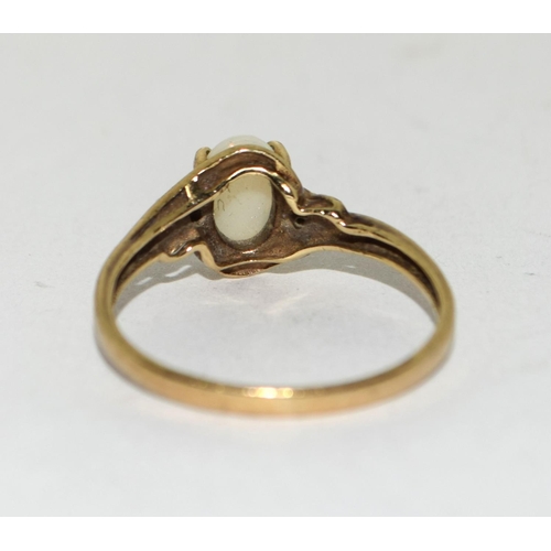 624 - A 9ct gold ladies Opal and Diamond ring. Size P.