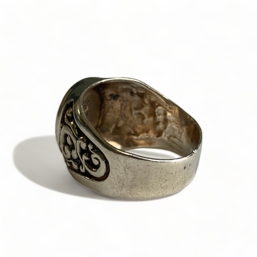 636 - A Mans silver signet ring decorated in Norse fashion with a stylised Tree of Life.
Size U