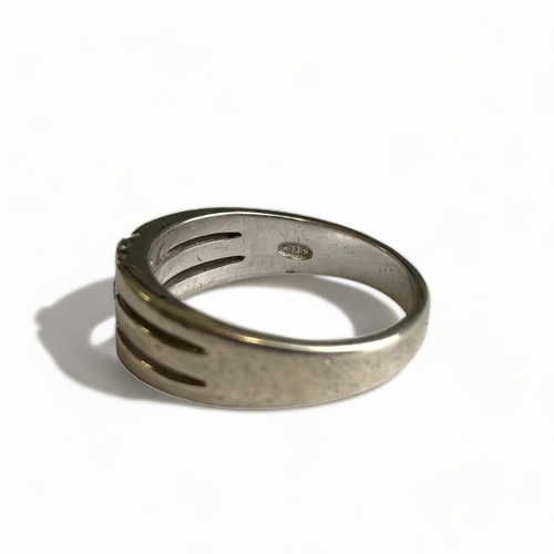 637 - A Sterling silver and three white stone triple band effect ring, size R. 
Italian hallmarked and rem... 