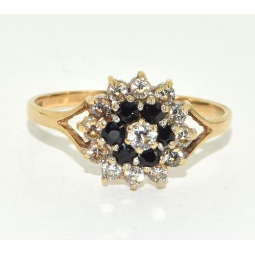 672 - A 9ct Gold ladies Sapphire Cluster Ring. size Z