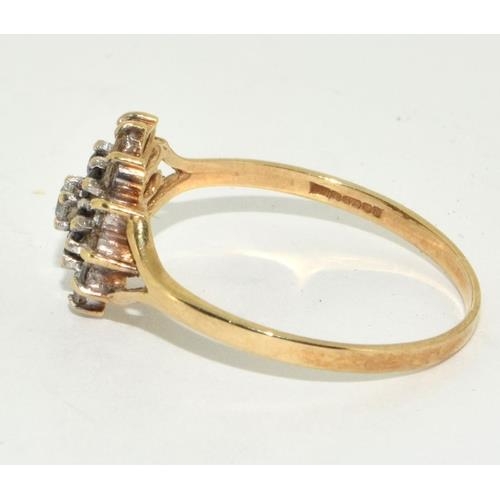 672 - A 9ct Gold ladies Sapphire Cluster Ring. size Z