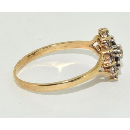 672 - A 9ct Gold ladies Sapphire Cluster Ring. size Z