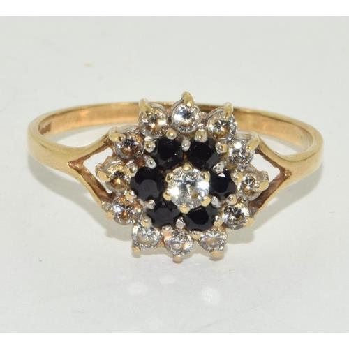 672 - A 9ct Gold ladies Sapphire Cluster Ring. size Z