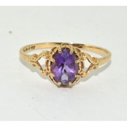 675 - A 9ct Gold & Amethyst solitaire ladies Ring. 
Size M