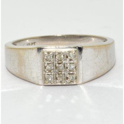 677 - 9ct White Gold Mans Diamond H/M 0.10ct Ring. Size Q