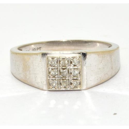 677 - 9ct White Gold Mans Diamond H/M 0.10ct Ring. Size Q