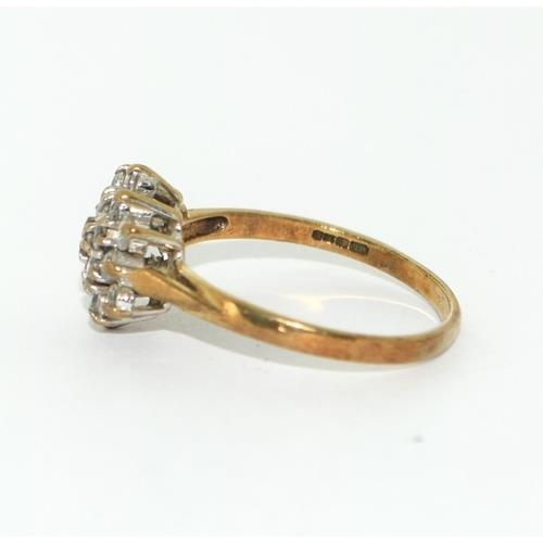 678 - 9ct gold ladies flower head design cluster  ring size P