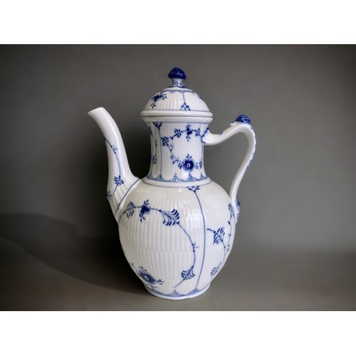 659 - A Royal Copenhagen 'blue fluted half lace' pattern coffee pot.
Marks to base & lid.
Height - 25cm