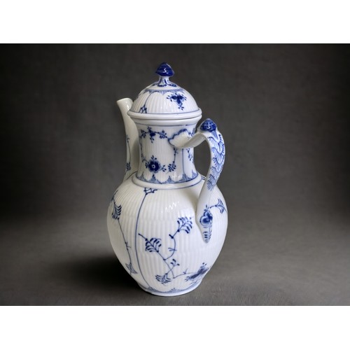 659 - A Royal Copenhagen 'blue fluted half lace' pattern coffee pot.
Marks to base & lid.
Height - 25cm