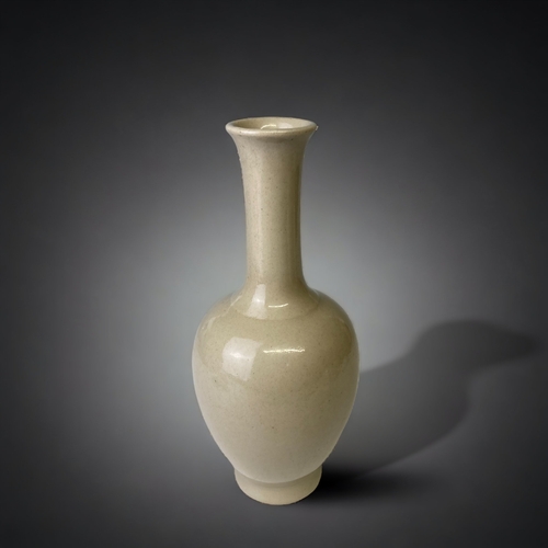 33 - A CHINESE MONOCHROME GLAZED BOTTLE VASE. 
HEIGHT - 20CM