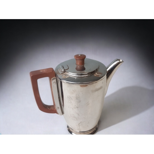 572 - OLD HALL ROBERT WELCH? STAINLESS STEEL COFFE POT / HOT WATER JUG. WITH BAKELITE HANDLE. 
HEIGHT - 15... 