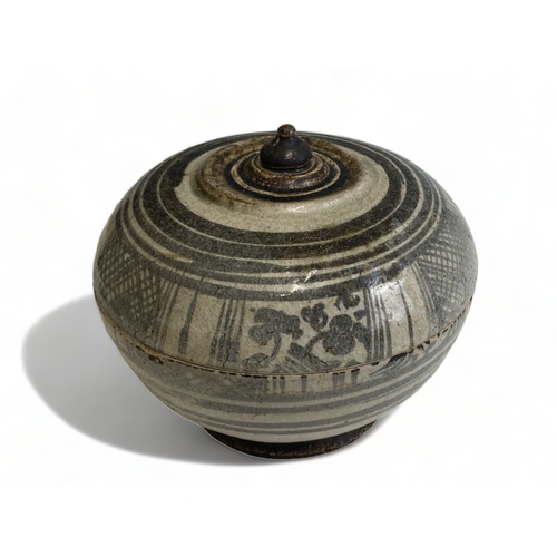 74 - A Thai 'Sawankhalok' pottery lidded jar. 
15th/16th Century.
11 x 14cm