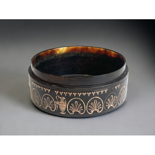 728 - An early 10th Century Tortoiseshell & gold pique work snuff bow. Inlaid 'classical' design. 
3.5 x 8... 