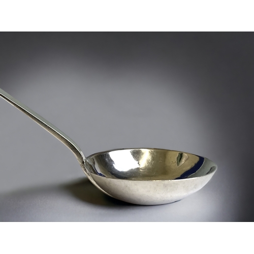 756 - A Mid-century design sterling silver ladle spoon.
London hallmarks.
Length - 18cm