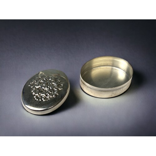 740 - Sterling silver pill or snuff box with repousse floriat design