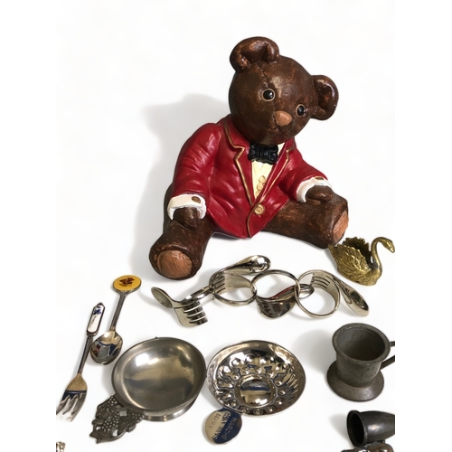 187 - A COLLECTION OF MISCELLANEOUS COLLECTABLES.