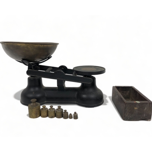 193 - A pair of vintage Salter scales & weights.