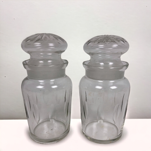 216 - A JOB LOT OF 19TH-CENTURY & LATER BOTTLES  PERESERVE JARS.