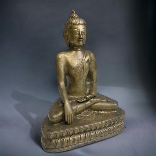 83 - A THAI CAST BRONZE MUDRA BUDDHA. 
HEIGHT - 20CM