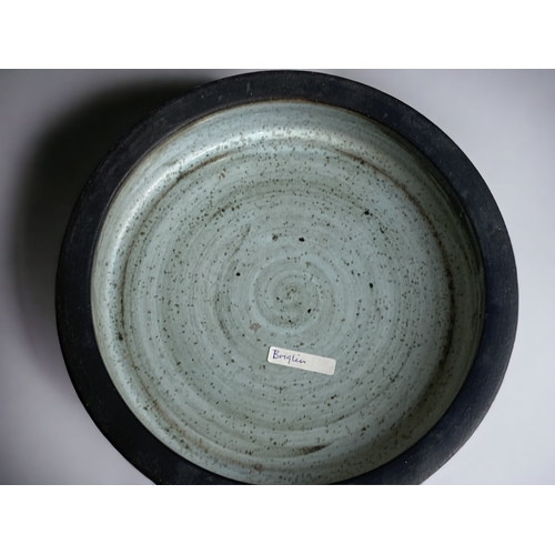 376 - A BRIGLIN STUDIO POTTERY CENTREPIECE BOWL.
IMPRESSED MARKS TO BASE.
6 X 24.5 CM