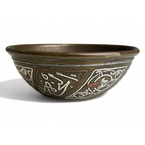 432 - A Syrian Mamluk Inlaid Silver Bowl, Damasiene. Heavy and ornate