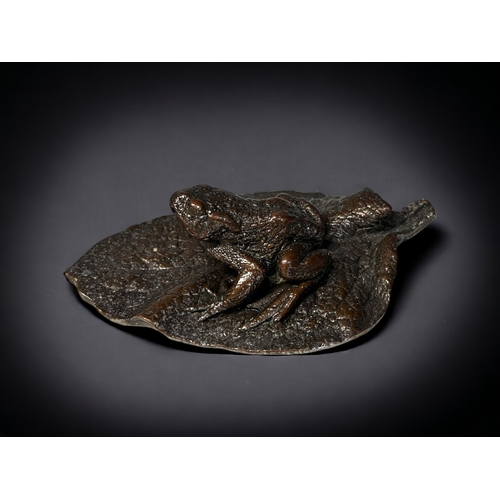 53 - A VICTORIAN SILVER PLATE BRONZED FROG TABLE PAPERWEIGHT.