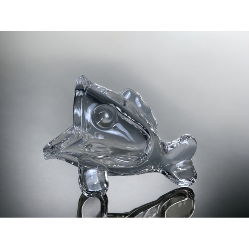 140 - A BOXED SWAROVSKI CRYSTAL HEDHOG.
Together with a hand made clear glass fish.