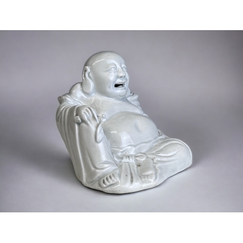 182 - A CHINESE PORCELAIN SEATED BUDDHA.
Qing dynasty.