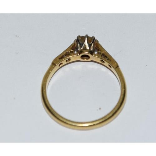 100 - 18ct gold ladies Diamond solitaire ring approx 0.25ct size M