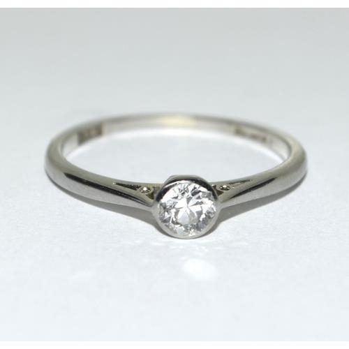 114 - 18ct white gold ladies diamond solitaire ring approx 0.25ct size M