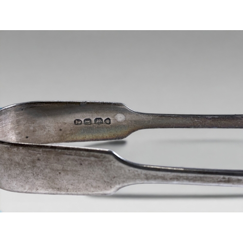 73 - A PAIR OF GEORGE III STERLING SILVER SUGAR TONGS. 
London, 1792 hallmarks. 
Length - 15cm
Approx 42g