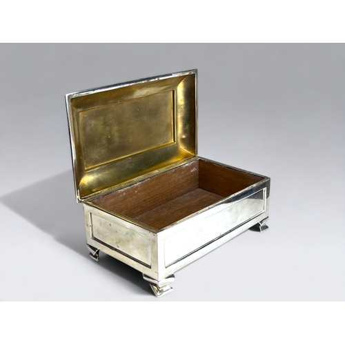 66 - AN ART DECO ELKINGTON & CO STERLING SILVER CASKET BOX.
Gilt & wood lined interior.
Birmingham, 1913 ... 