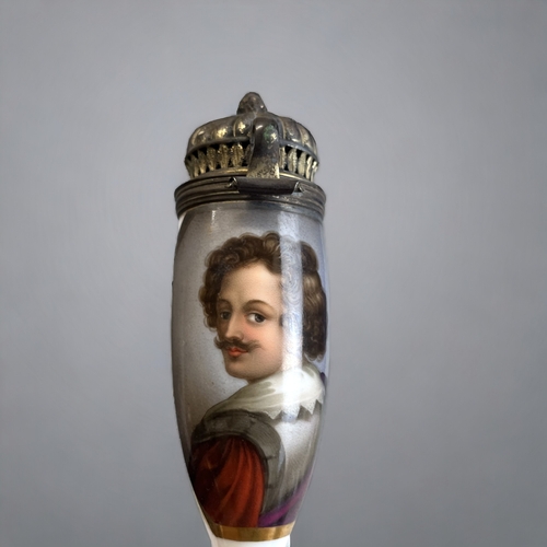 310 - A 19TH CENTURY PORCELAIN PORTRAIT PIPE STUMMEL BOWL.
1st-half 19th Century, possibly Schney.
Length ... 