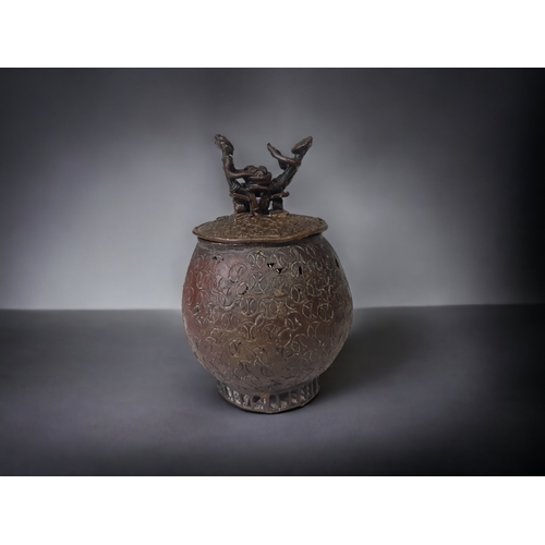 238 - AN AFRICAN ASANTE PEOPLE BRONZE KUDOU VESSEL.
HEIGHT - 16CM