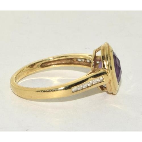 427 - 9ct Gold Ladies Amethyst Halo Design Ring. Size Q 3g