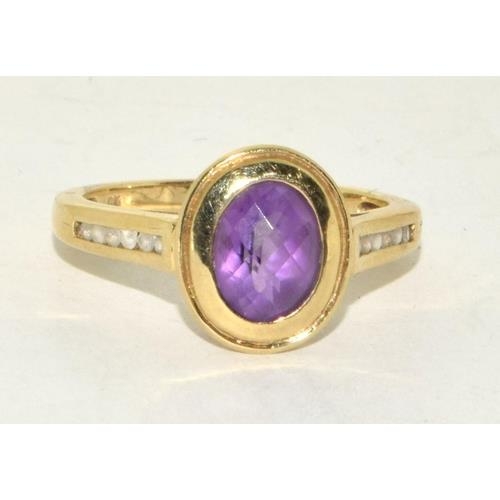 427 - 9ct Gold Ladies Amethyst Halo Design Ring. Size Q 3g