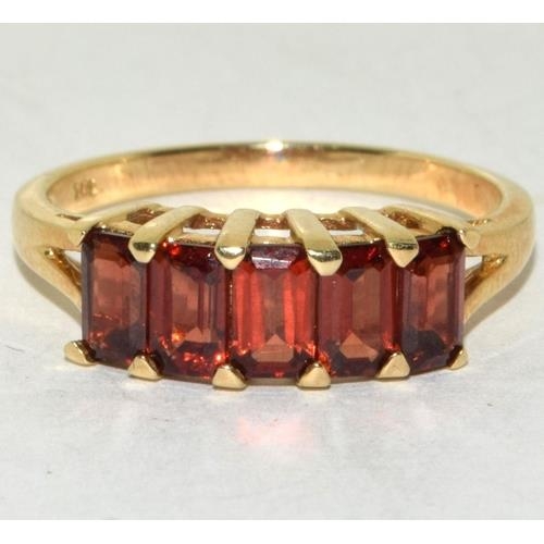 428 - 9ct Gold Ladies Antique Set 5 Stone Garnet Ring. Size P