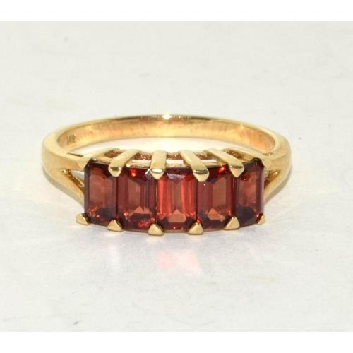 428 - 9ct Gold Ladies Antique Set 5 Stone Garnet Ring. Size P