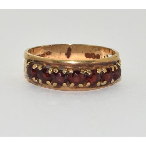 432 - 9ct Gold Vintage Garnet Half Eternity Ring. Size O 2.7g