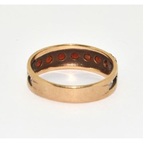 432 - 9ct Gold Vintage Garnet Half Eternity Ring. Size O 2.7g