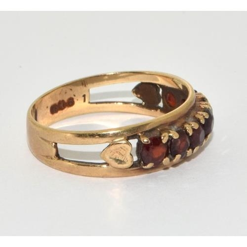 432 - 9ct Gold Vintage Garnet Half Eternity Ring. Size O 2.7g