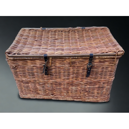 179 - A Large Vintage Wicker Blanket Chest, together with a basket. Size 90cmx56cmx56cm