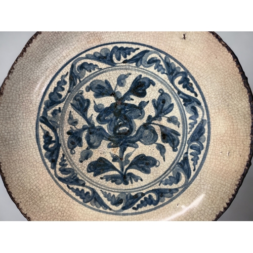 11 - A CHINESE BLUE & WHITE PORCELAIN DISH. Hongzhi / Zhengde, Circa 1470-1520, Ming Dynasty. Crackle... 