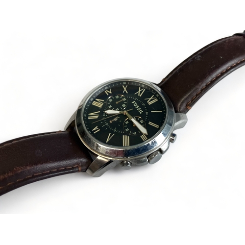 333 - A men's Fossil chronograph watch.
With leather strap.