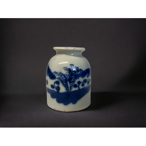 52 - A COLLECTION OF 18th CENTURY CHINESE EXPORT PORCELAIN.
Including two blue & white plates, a bowl, a ... 