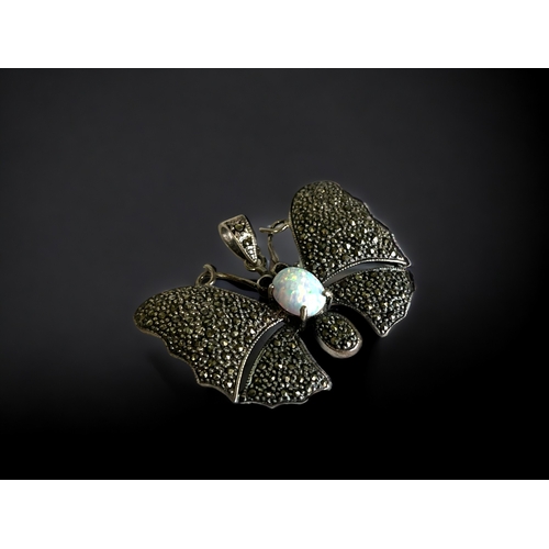 393 - A 925 SILVER MARCASITE PENDANT.
Shaped as a Butterfly.
Stamped 925.
3.5 x 5cm