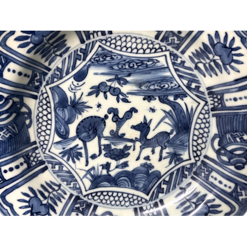 78 - A Chinese Kraak porcelain dish / charger. Central scene painted with a pair of Deer. Repeating borde... 